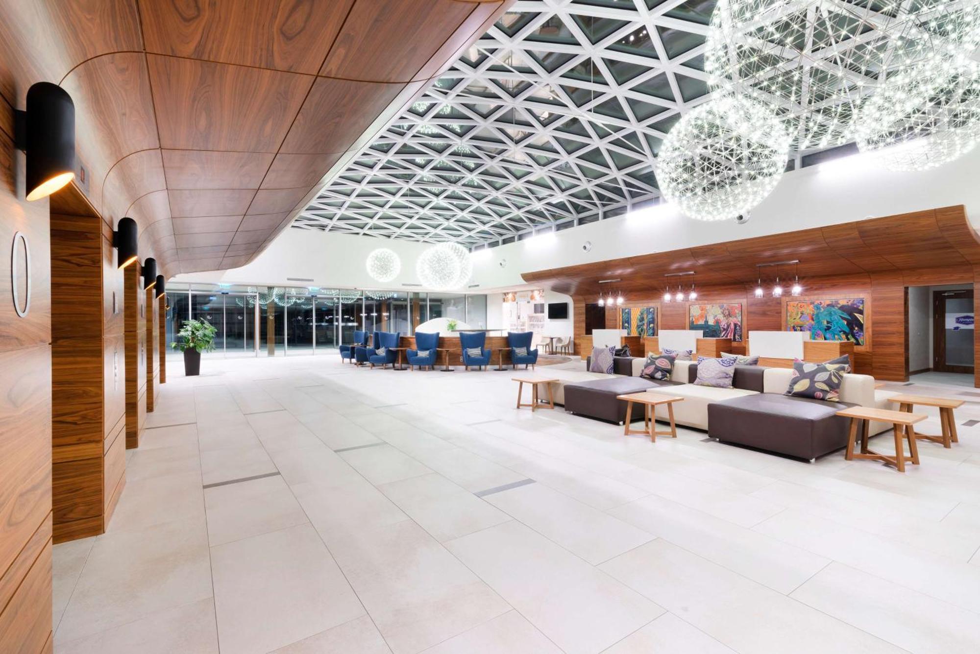 Doubletree By Hilton Krakow Hotel & Convention Center Exterior photo